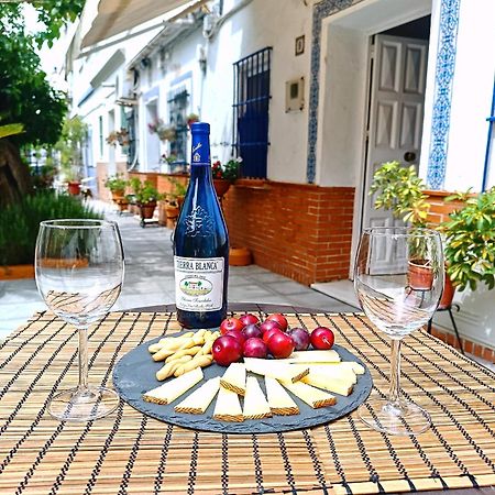 Tipico Y Pintoresco Patio De Vecinos, Con Encanto Sevilla Kültér fotó