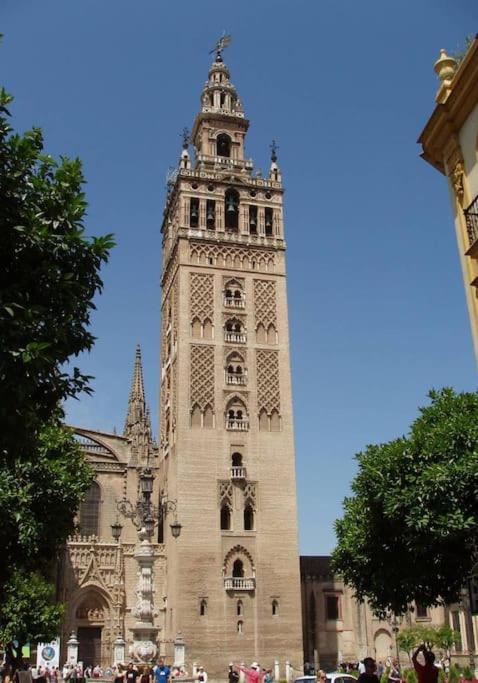 Tipico Y Pintoresco Patio De Vecinos, Con Encanto Sevilla Kültér fotó