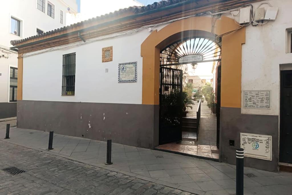 Tipico Y Pintoresco Patio De Vecinos, Con Encanto Sevilla Kültér fotó